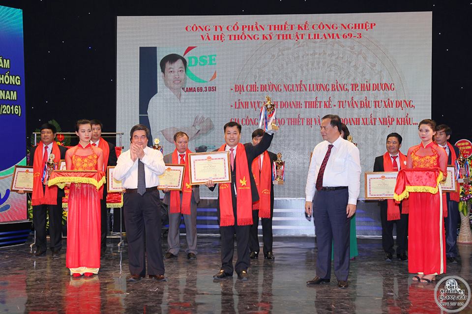 Mr Nguyên Vũ Trường nhận giải thưởng doanh nhân tiêu biểu